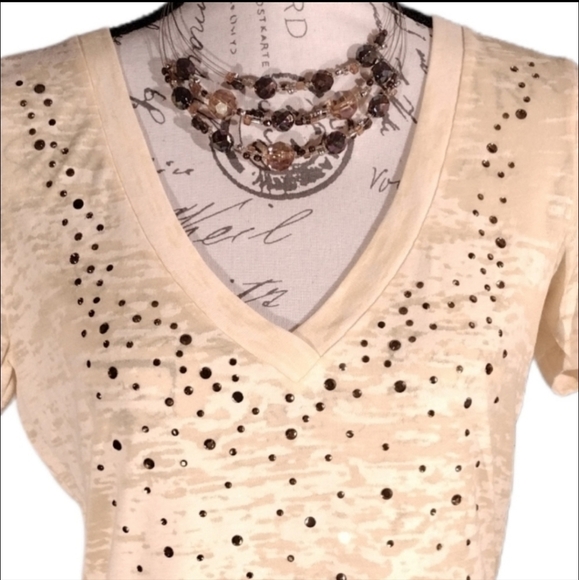NEXT Level V-Neck Rhinestone Top NWOT - Picture 1 of 4